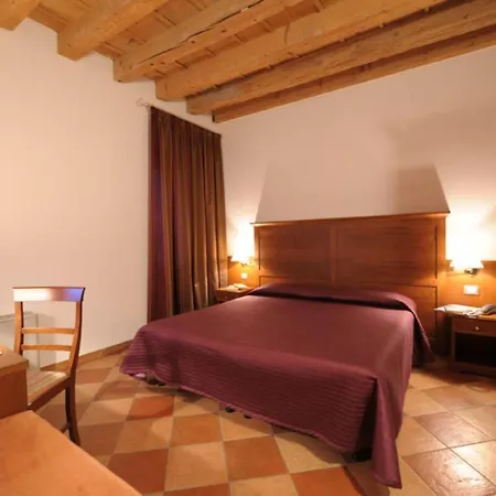 Corte Castelletto ノガローレ・ロッカ