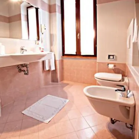 Corte Castelletto ノガローレ・ロッカ